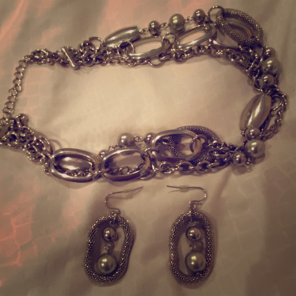 Necklace and earring set